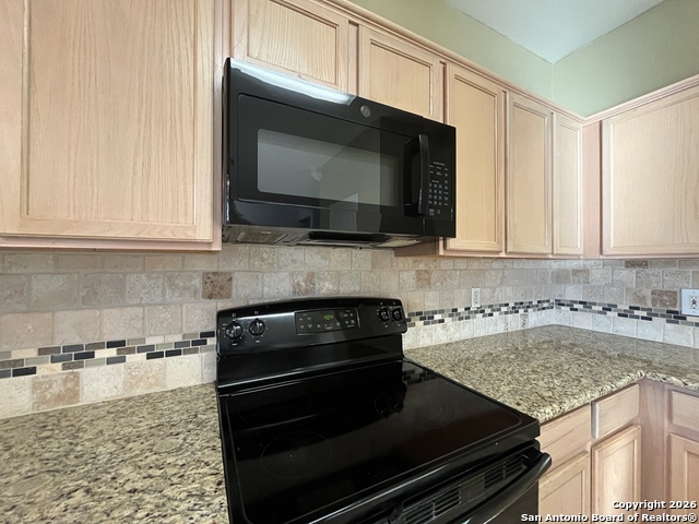 Image 13 of 39 For 22019 Goldcrest Run