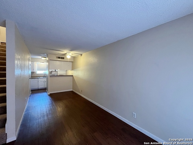 Image 8 of 30 For 3243 Nacogdoches Rd 404