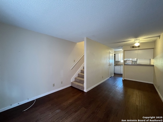 Image 9 of 30 For 3243 Nacogdoches Rd 404