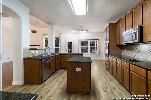 Image 6 of 24 For 25914 Mission Bluff