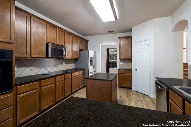 Image 7 of 24 For 25914 Mission Bluff