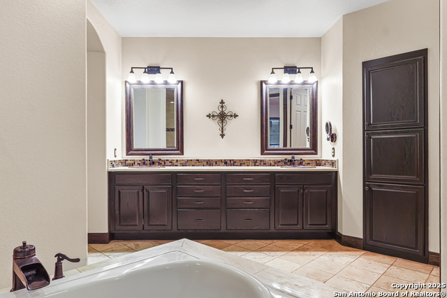 Listing photo id 24 for 23328 Osceola Blf