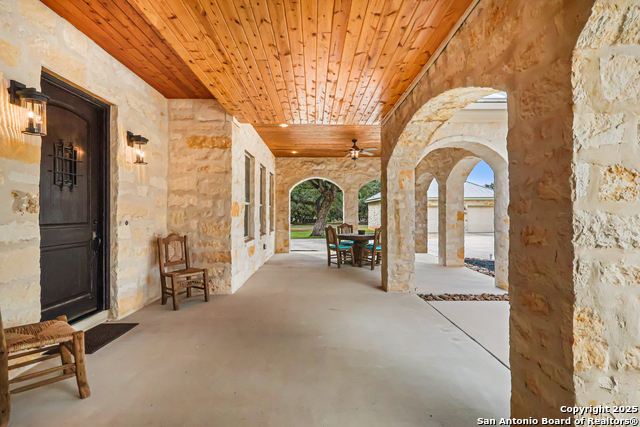 Listing photo id 1 for 23328 Osceola Blf