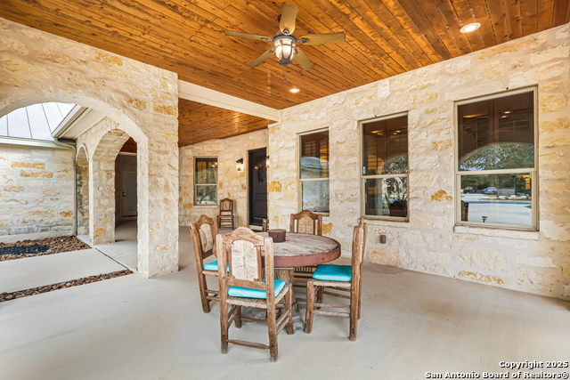 Listing photo id 2 for 23328 Osceola Blf