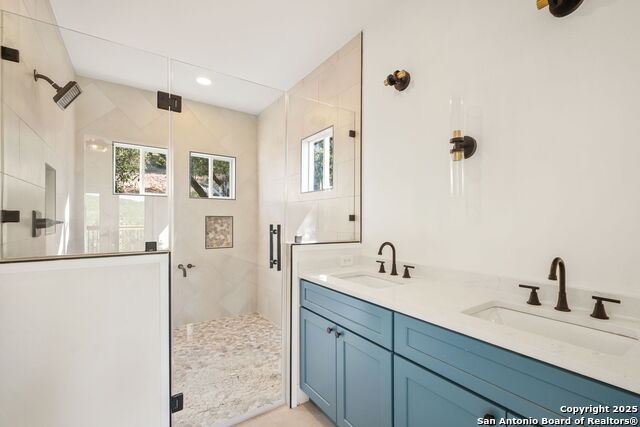 Listing photo id 8 for 312 Skyline  