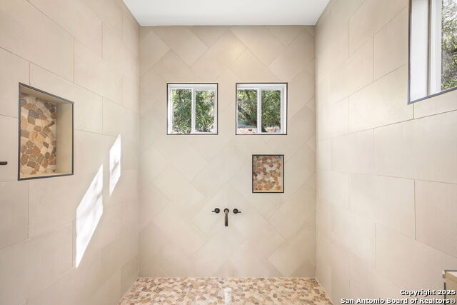 Listing photo id 9 for 312 Skyline  