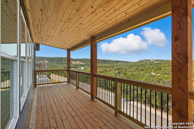 Listing photo id 11 for 312 Skyline  