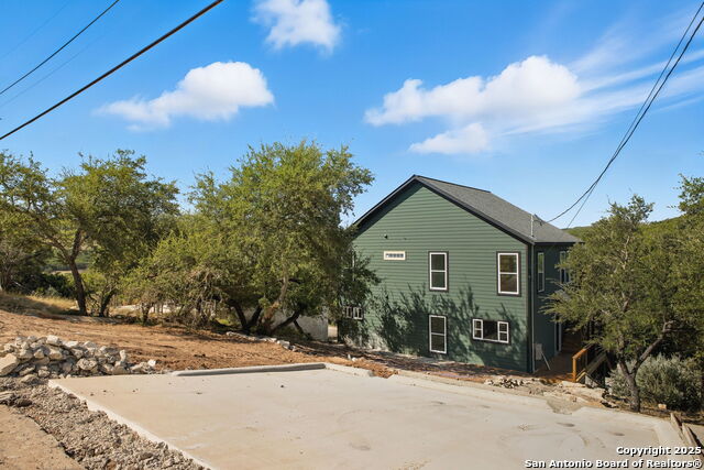 Listing photo id 16 for 312 Skyline  