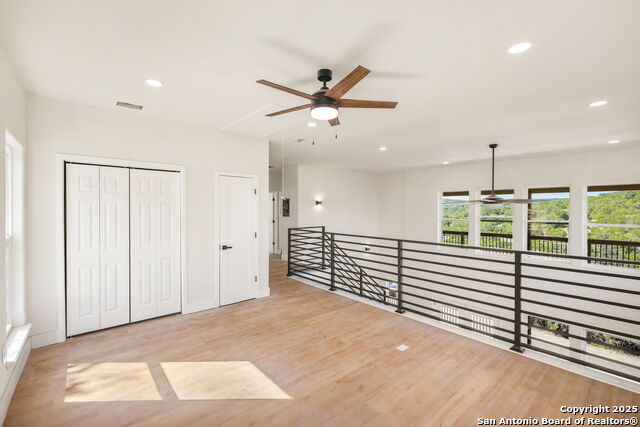 Listing photo id 0 for 312 Skyline  