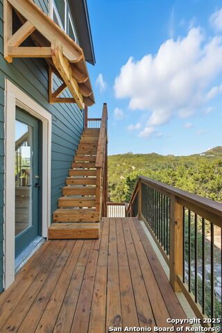 Listing photo id 20 for 312 Skyline  