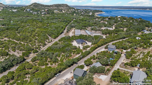 Listing photo id 21 for 312 Skyline  