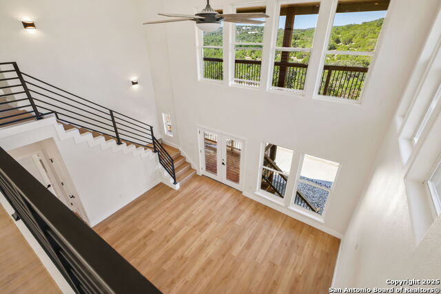 Listing photo id 1 for 312 Skyline  