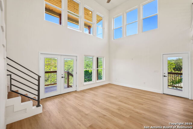 Listing photo id 2 for 312 Skyline  