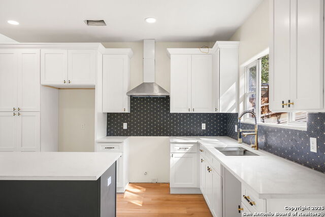 Listing photo id 5 for 312 Skyline  