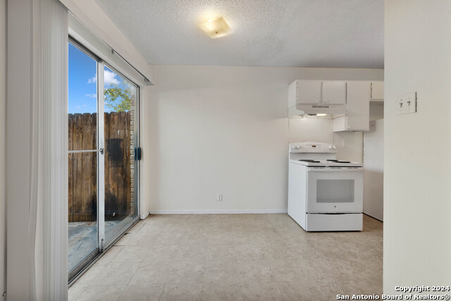 Image 8 of 20 For 5221 Meadow Field 3