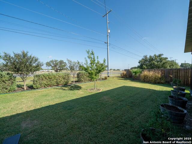 Listing photo id 11 for 5820 Loop 1604 S