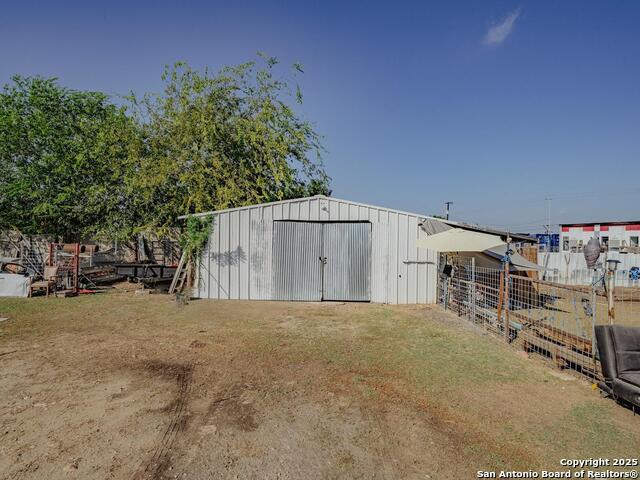 Listing photo id 13 for 5820 Loop 1604 S