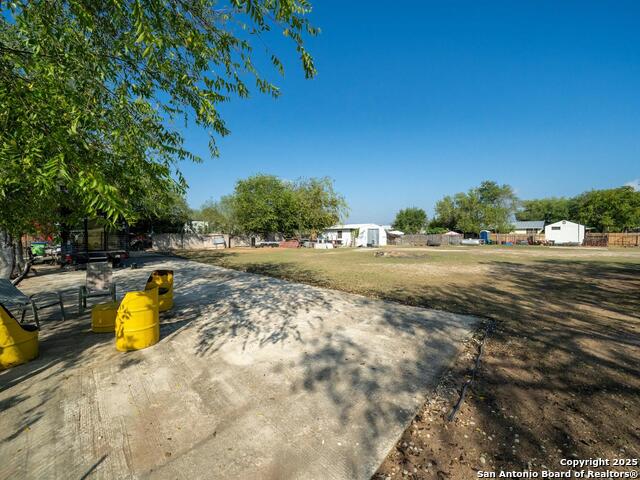 Listing photo id 15 for 5820 Loop 1604 S