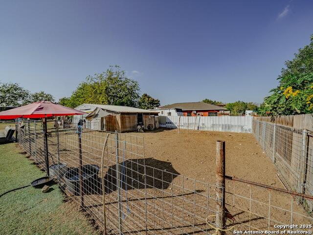 Listing photo id 20 for 5820 Loop 1604 S