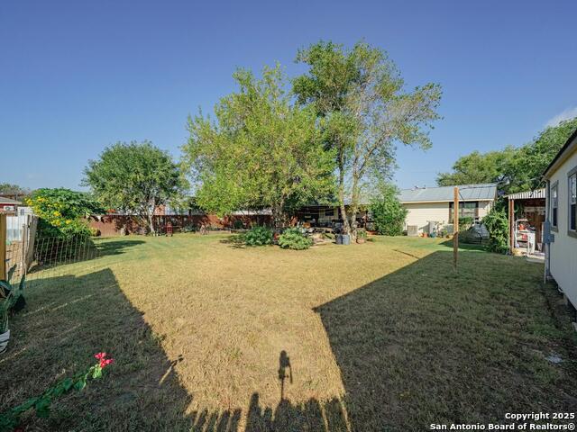 Listing photo id 2 for 5820 Loop 1604 S