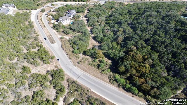 Listing photo id 3 for 626 Winding Ravine