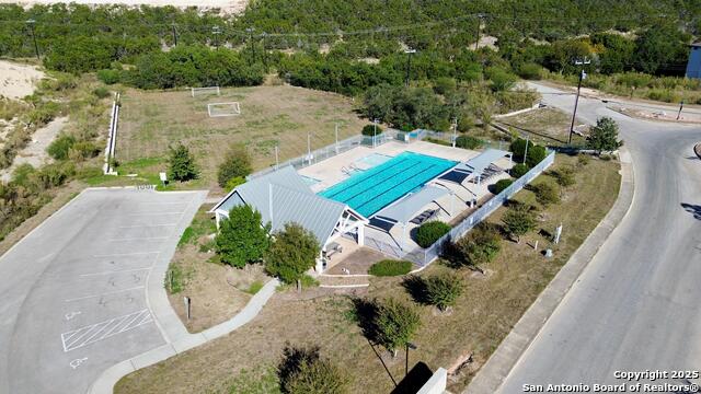 Listing photo id 6 for 626 Winding Ravine