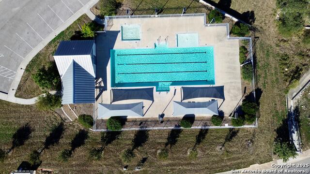 Listing photo id 7 for 626 Winding Ravine