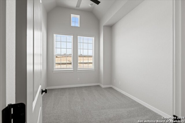 Listing photo id 11 for 1322 Red Fox