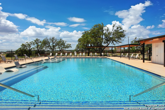 Listing photo id 16 for 1322 Red Fox