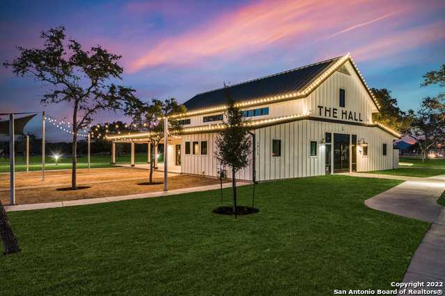 Listing photo id 17 for 1322 Red Fox