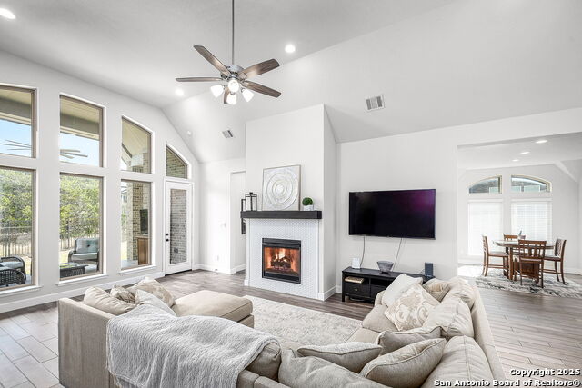 Image 15 of 34 For 358 Bridle Trail