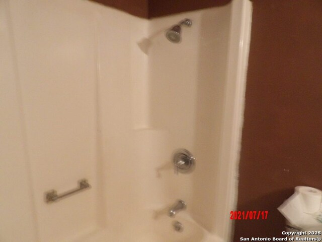 Image 11 of 24 For 507 Clare W