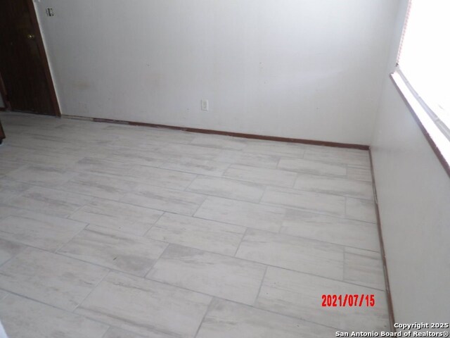 Image 3 of 24 For 507 Clare W