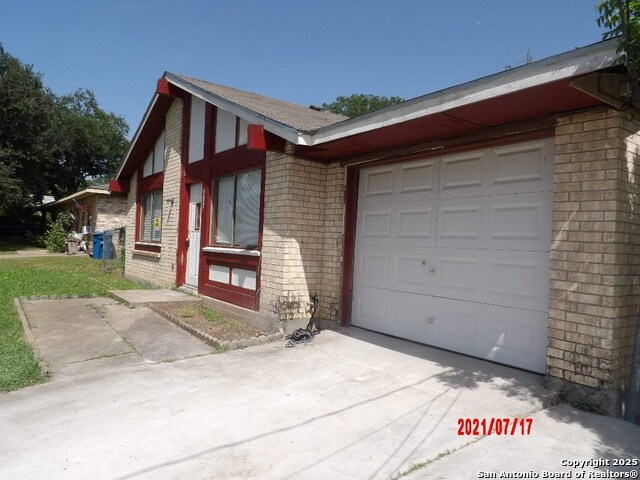 Image 4 of 24 For 507 Clare W