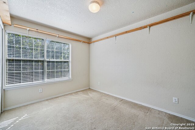 Image 27 of 33 For 11346 Victory Cavern