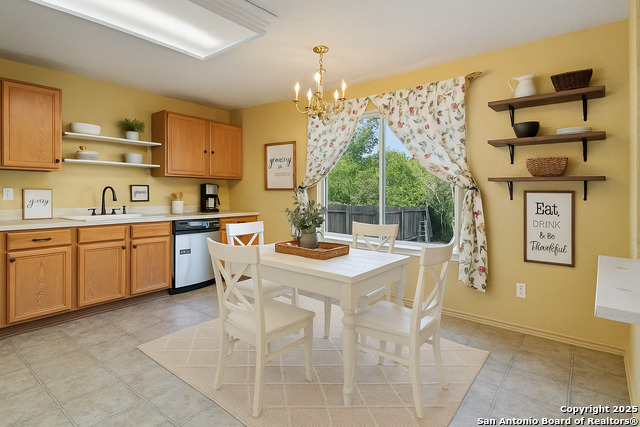 Image 5 of 33 For 11346 Victory Cavern