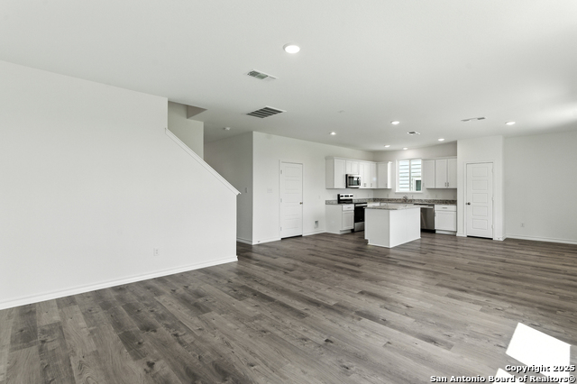 Image 11 of 27 For 121 Country Elm Lane