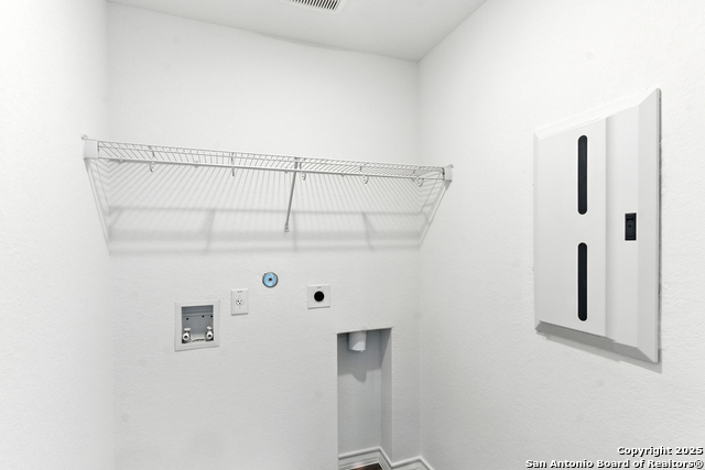 Image 23 of 27 For 121 Country Elm Lane