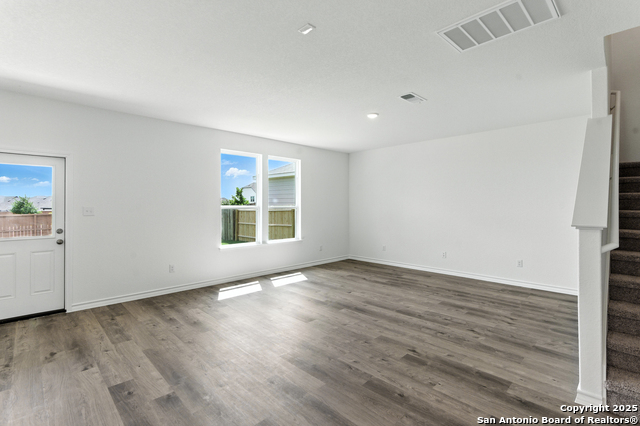 Image 9 of 27 For 121 Country Elm Lane