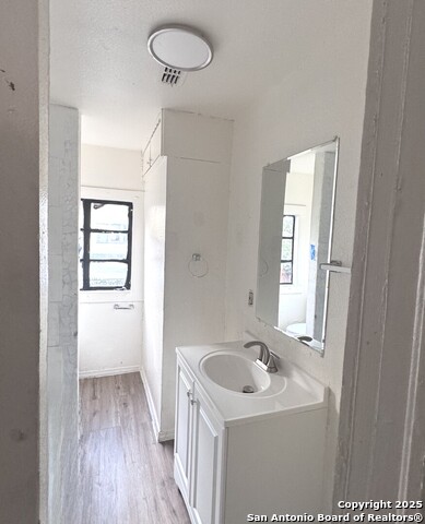 Image 6 of 8 For 1634 Woodlawn W 1