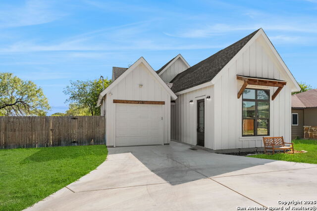 Image 2 of 31 For 926 Joyce Marlene Dr.