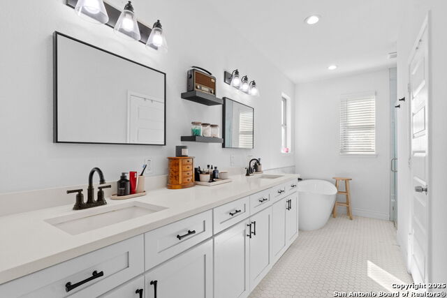 Image 4 of 31 For 926 Joyce Marlene Dr.