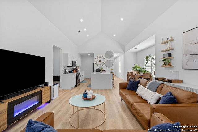 Image 5 of 31 For 926 Joyce Marlene Dr.