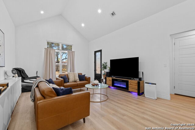 Image 7 of 31 For 926 Joyce Marlene Dr.