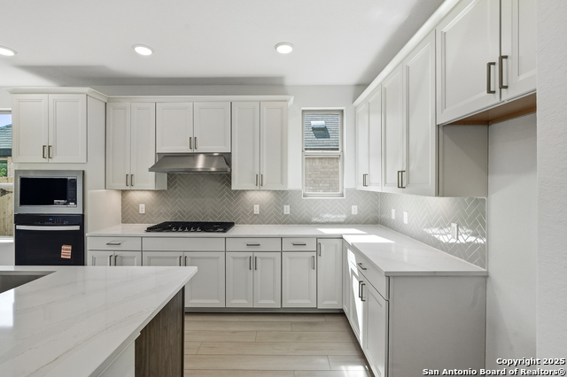 Image 15 of 39 For 527 Athabaska Trail