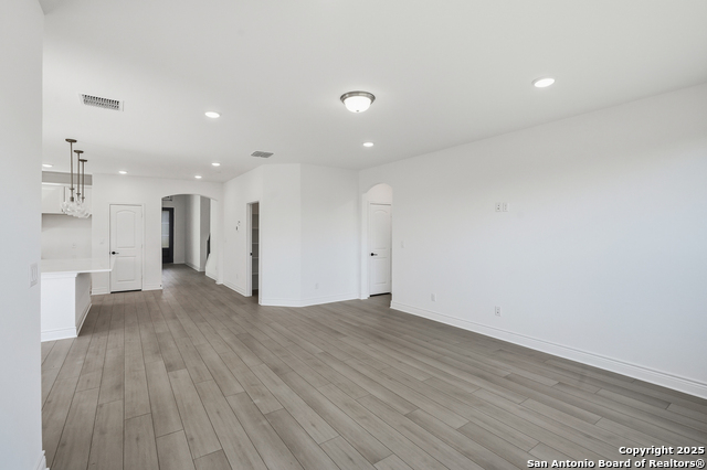 Image 25 of 39 For 527 Athabaska Trail