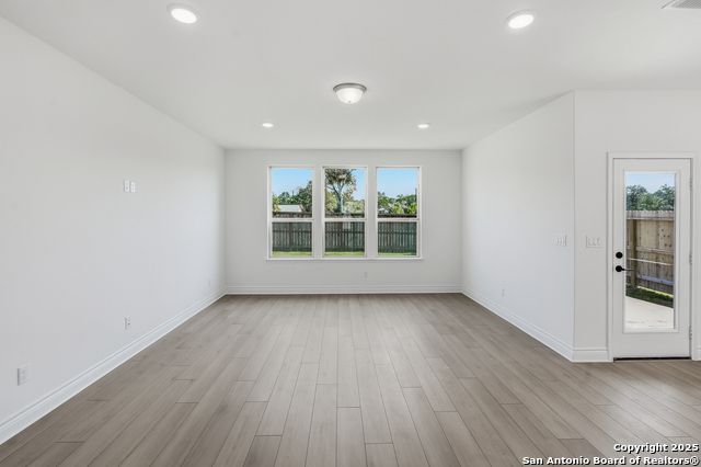 Image 26 of 39 For 527 Athabaska Trail