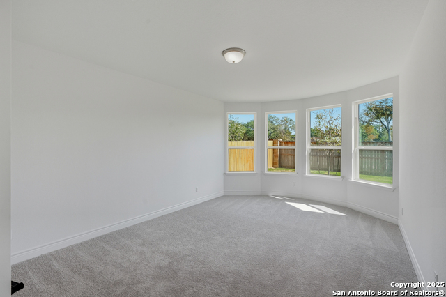 Image 27 of 39 For 527 Athabaska Trail