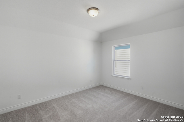 Image 5 of 39 For 527 Athabaska Trail