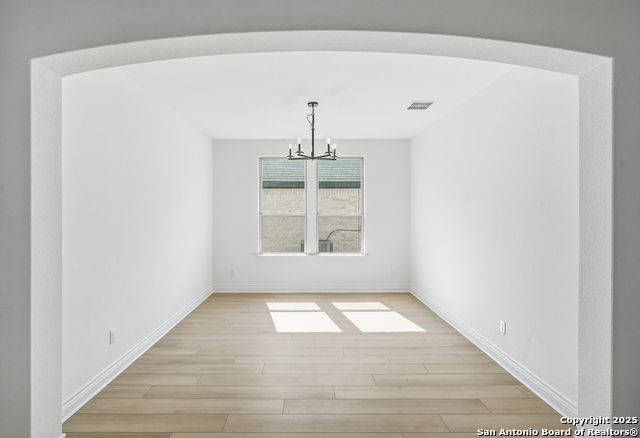 Image 9 of 39 For 527 Athabaska Trail